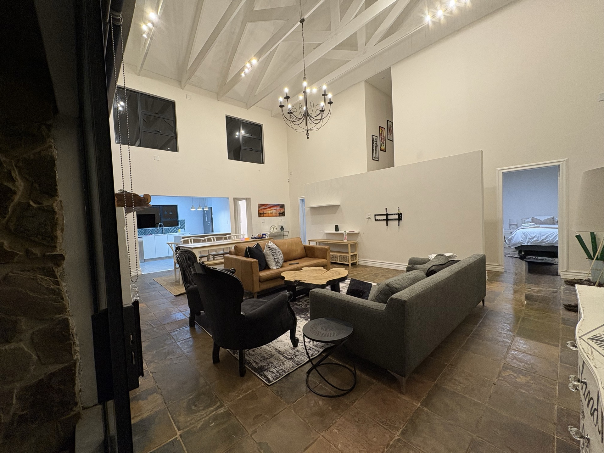 Double-volume living room